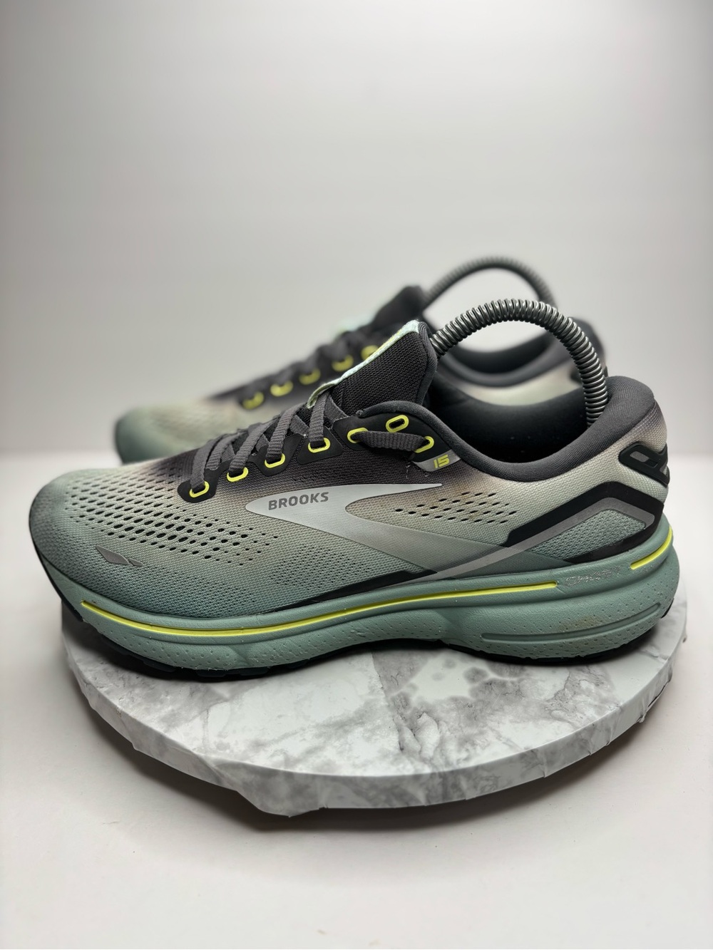 Size 7 men/ 9 women -Brooks Ghost 15 Grey Oyster
